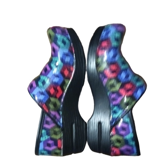 Dansko Multicolor Geometric Patterned Clogs size 6.5-7 Slip On Shoe - Picture 2 of 11